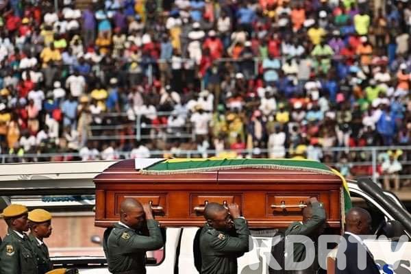 The body of the Late Mugabe arriving at Rufaro Stadium hoisted by soldiers in uniform. picture taken from twitter.