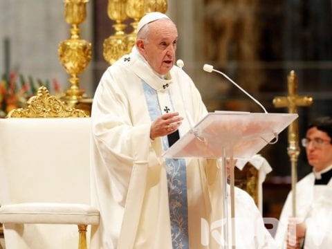 Pope Francis Apologies For Slapping Womans Hand In Vatican