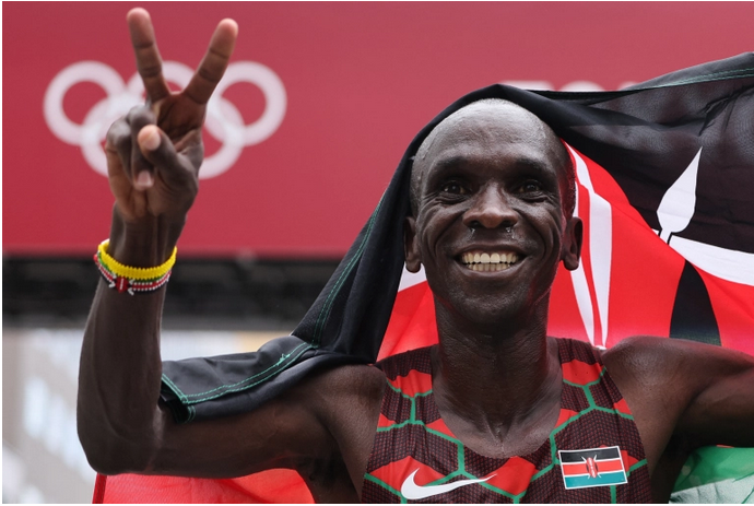 Kenyas Eliud Kipchoge celebrating his consequtive victory in the mens olympic marathon race in Tokyo Japan