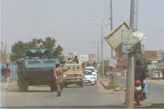 Sudan soldeirs blocking roads