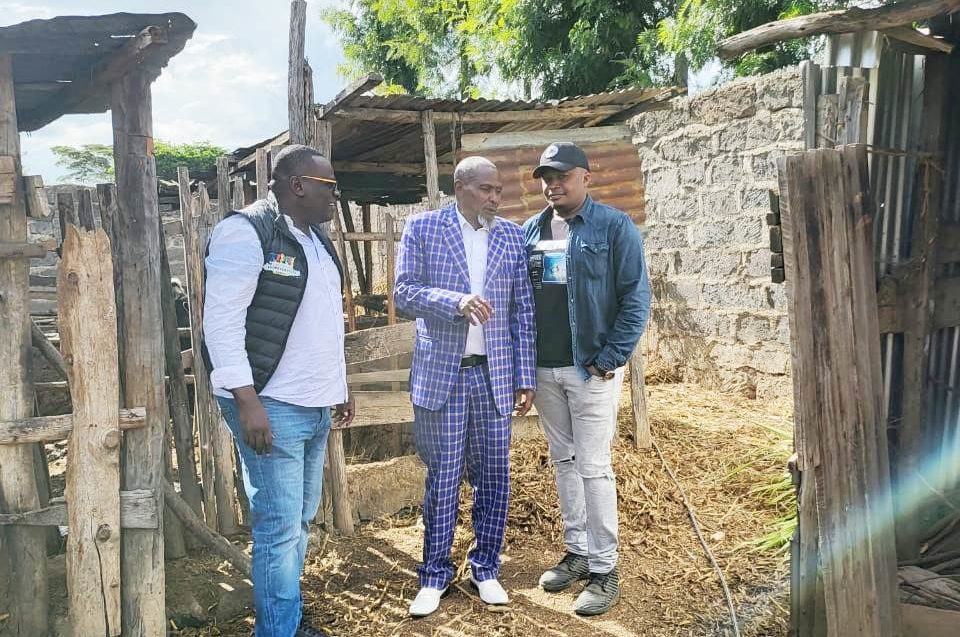 Mzee James Njoroge at his Bahati Farm with Starehe MP Jaguar and Businessman Jorum Mwangi 1